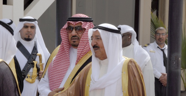 Kuveyt Emiri'nden hükümete divanın bütçesini düşürme talimatı