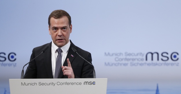 Medvedev: Soğuk Savaş'a döndük