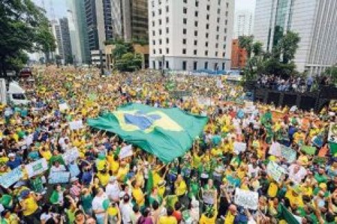 Brezilya'da milyonlar yolsuzluk için yürüdü!