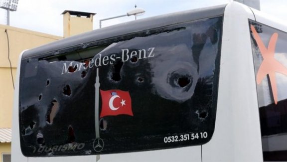 Bu Kezde Beşiktaş Otobüsüne Saldırdılar !