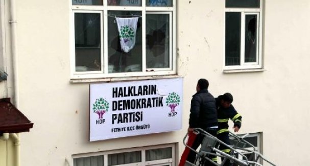 Halkların Demokratik Partisi (HDP)'ye bina veren yok ! Peki HDP'nin hamlesi ne olacak ?