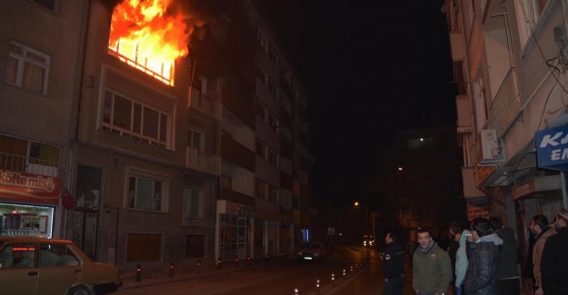 KONYA'da apartman dairesi alev alev yandı