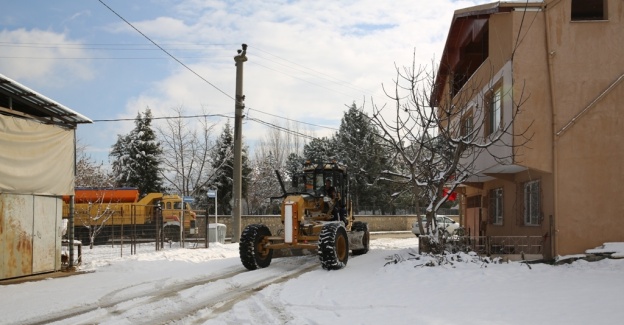 Nilüfer’de karla mücadele ekipleri iş başında