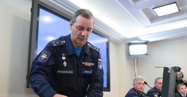 Rusya, düşürülen Su-24 uçağın kara kutusunu canlı yayında açıyor